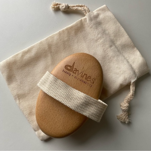 Davine’s Exfoliating Dry Brush + Canvas Storage Bag - Picture 1 of 3